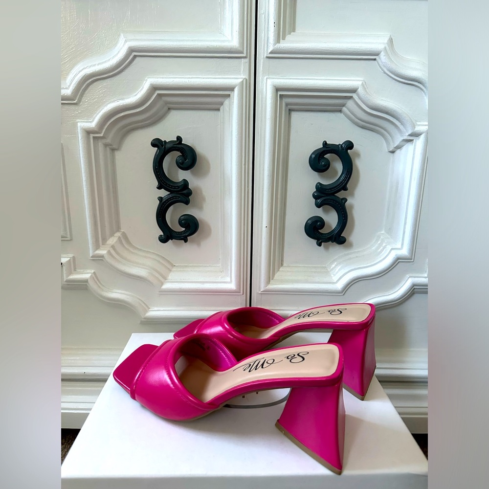 Pink triangle chunky sandals - Picture 1 of 2